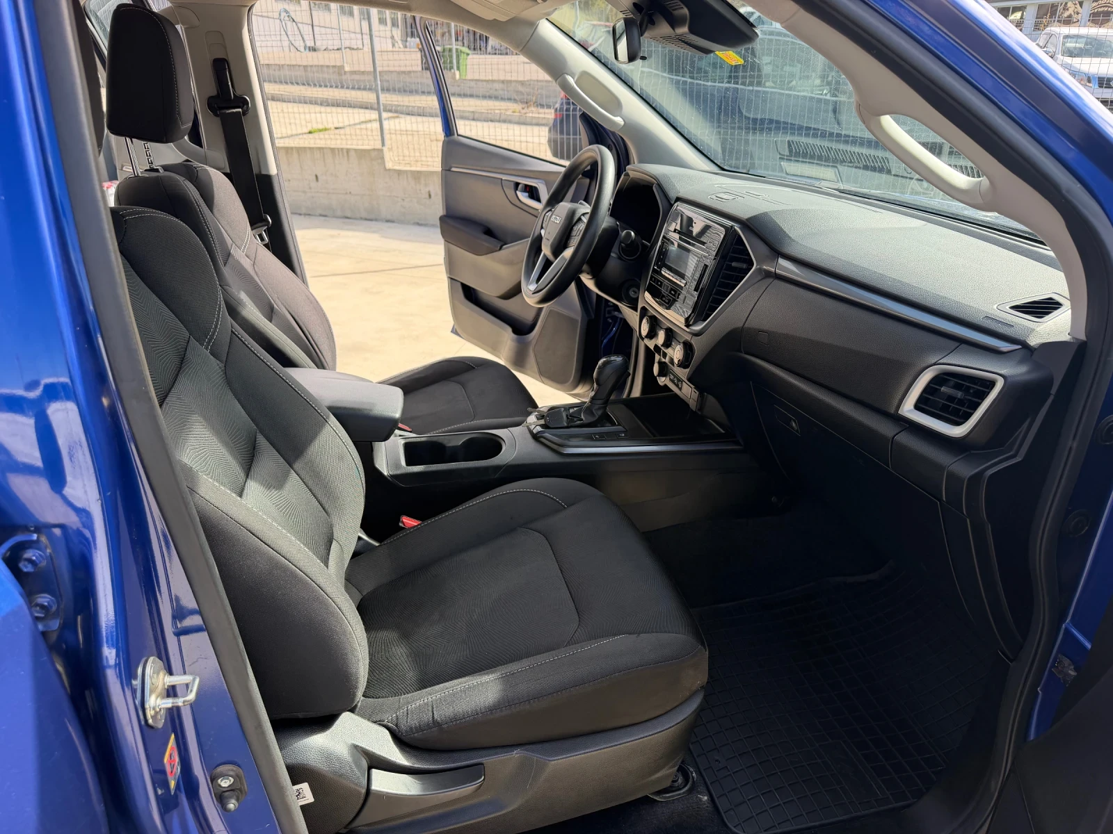 Isuzu D-max, снимка 11 - Автомобили и джипове - 56683669