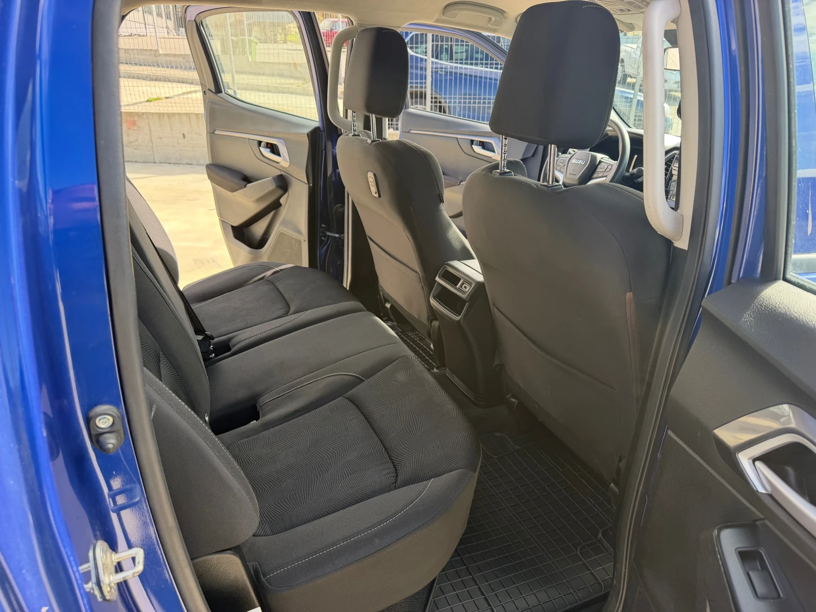 Isuzu D-max, снимка 12 - Автомобили и джипове - 56683669