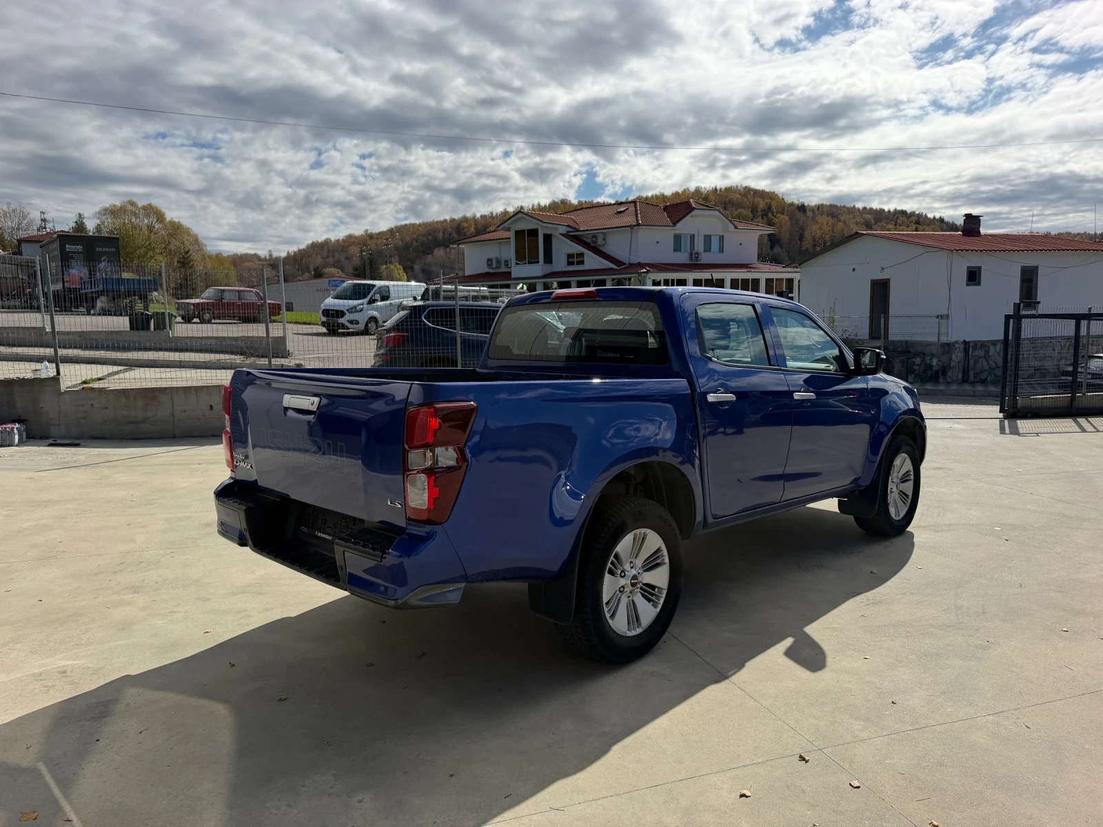 Isuzu D-max, снимка 3 - Автомобили и джипове - 56683669