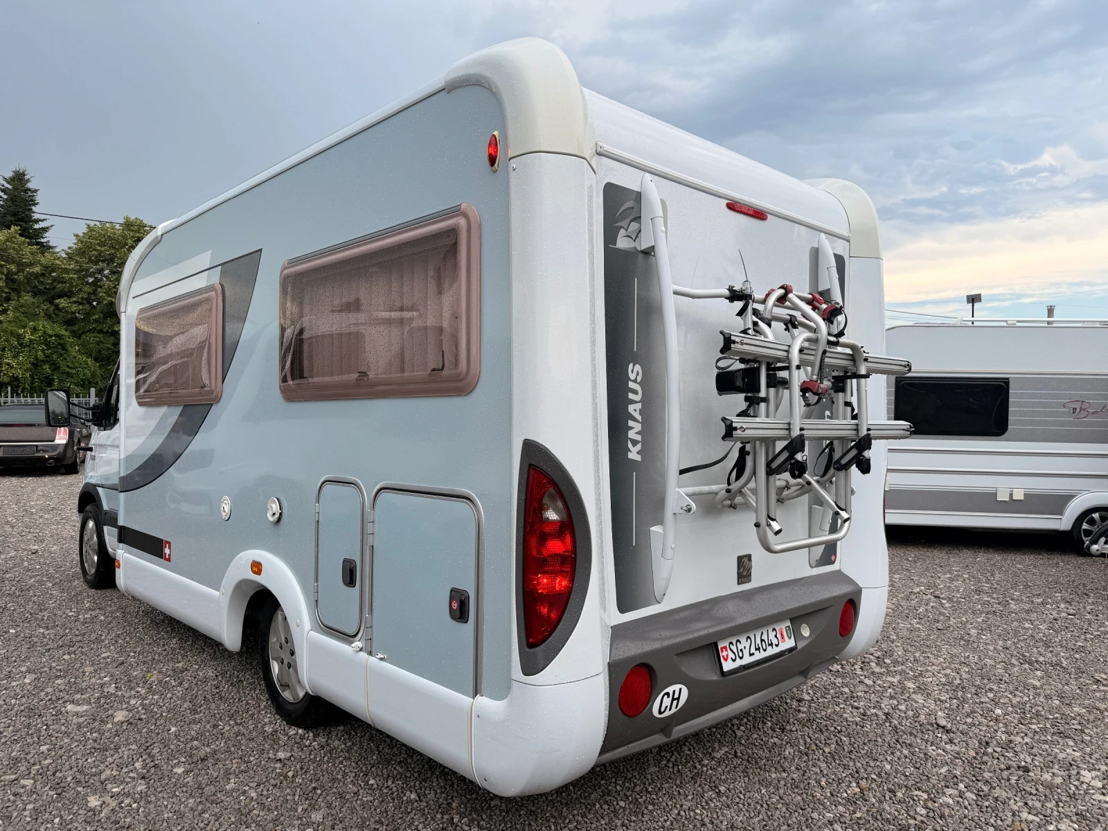 Кемпер Knaus Sun Ti 600 DF, снимка 3 - Каравани и кемпери - 55103808