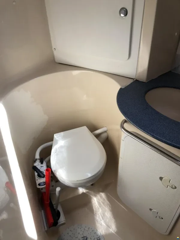 Ветроходна лодка Bavaria 40, снимка 10 - Воден транспорт - 53587657