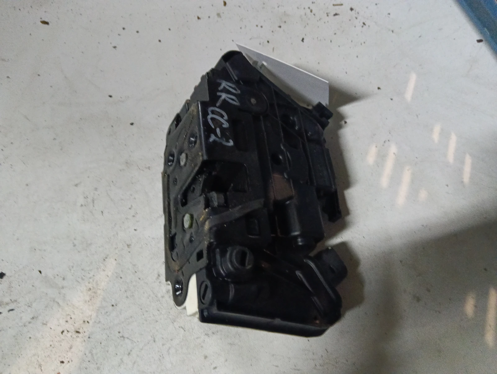 брава (задна дясна) 5N0839016D VW Passat CC