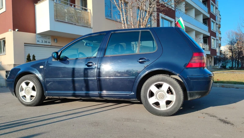 VW Golf 1.6 SR Напълно обслужен!!!, снимка 6 - Автомобили и джипове - 48212313