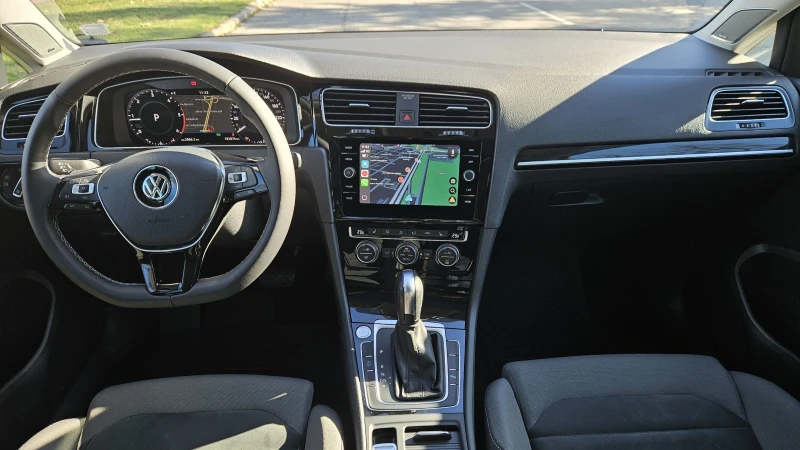 VW Golf Variant 2.0TDI * DSG* PANO* DYNAMIC LIGHTS* NEW TYRES, снимка 8 - Автомобили и джипове - 52588258