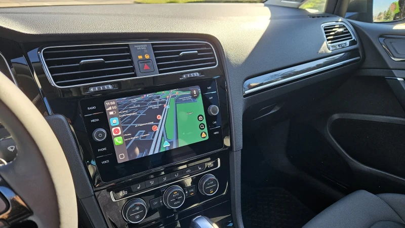 VW Golf Variant 2.0TDI * DSG* PANO* DYNAMIC LIGHTS* NEW TYRES, снимка 9 - Автомобили и джипове - 52588258