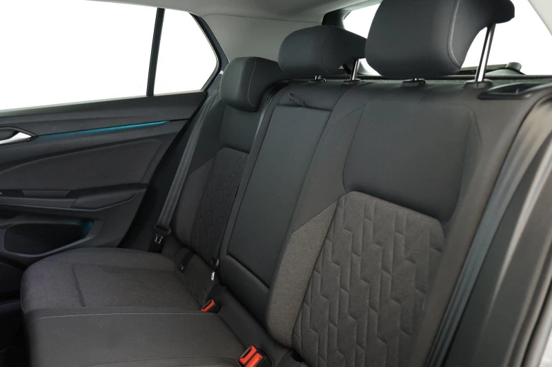 VW Golf 2.0TDI* FACELIFTCAM* LED* DISTR* , снимка 13 - Автомобили и джипове - 52521011