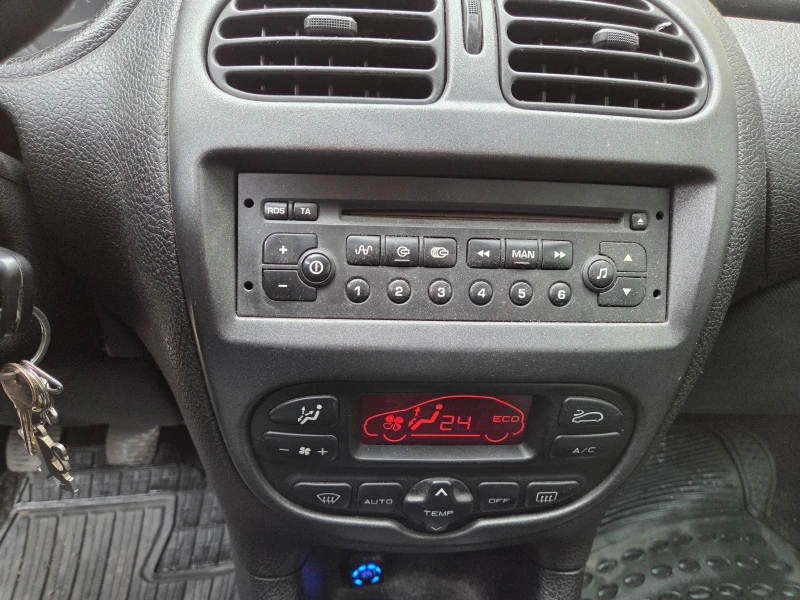 Peugeot 206 SW 1.6i 16V, снимка 14 - Автомобили и джипове - 53180864