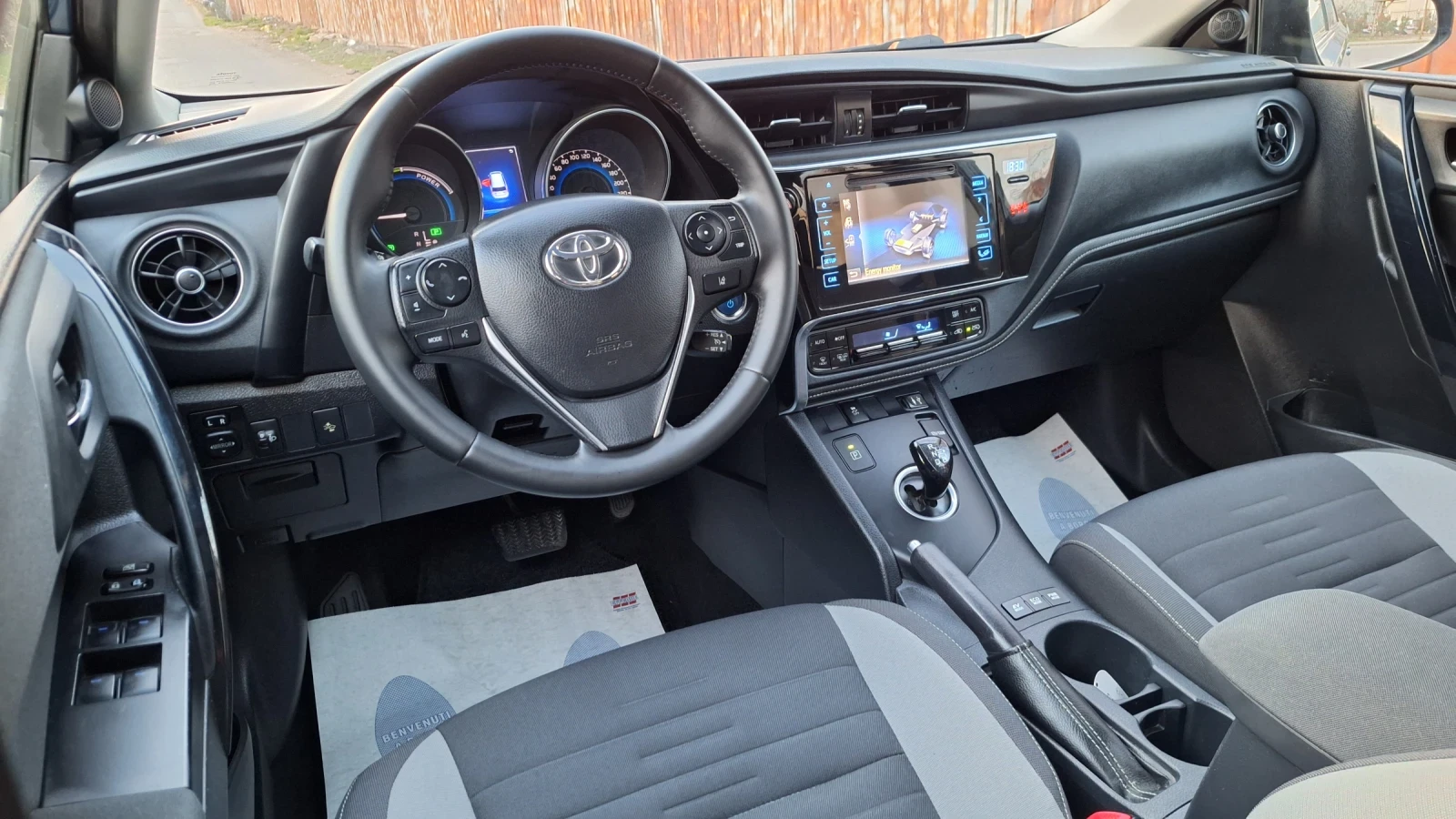 Toyota Auris Hybrid Face, снимка 11 - Автомобили и джипове - 53625771