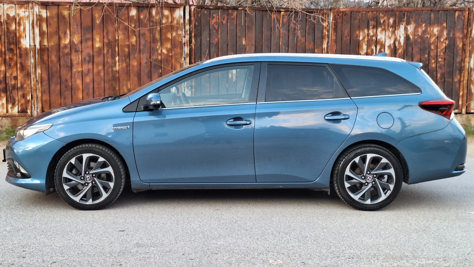 Toyota Auris Hybrid Face, снимка 6 - Автомобили и джипове - 53625771