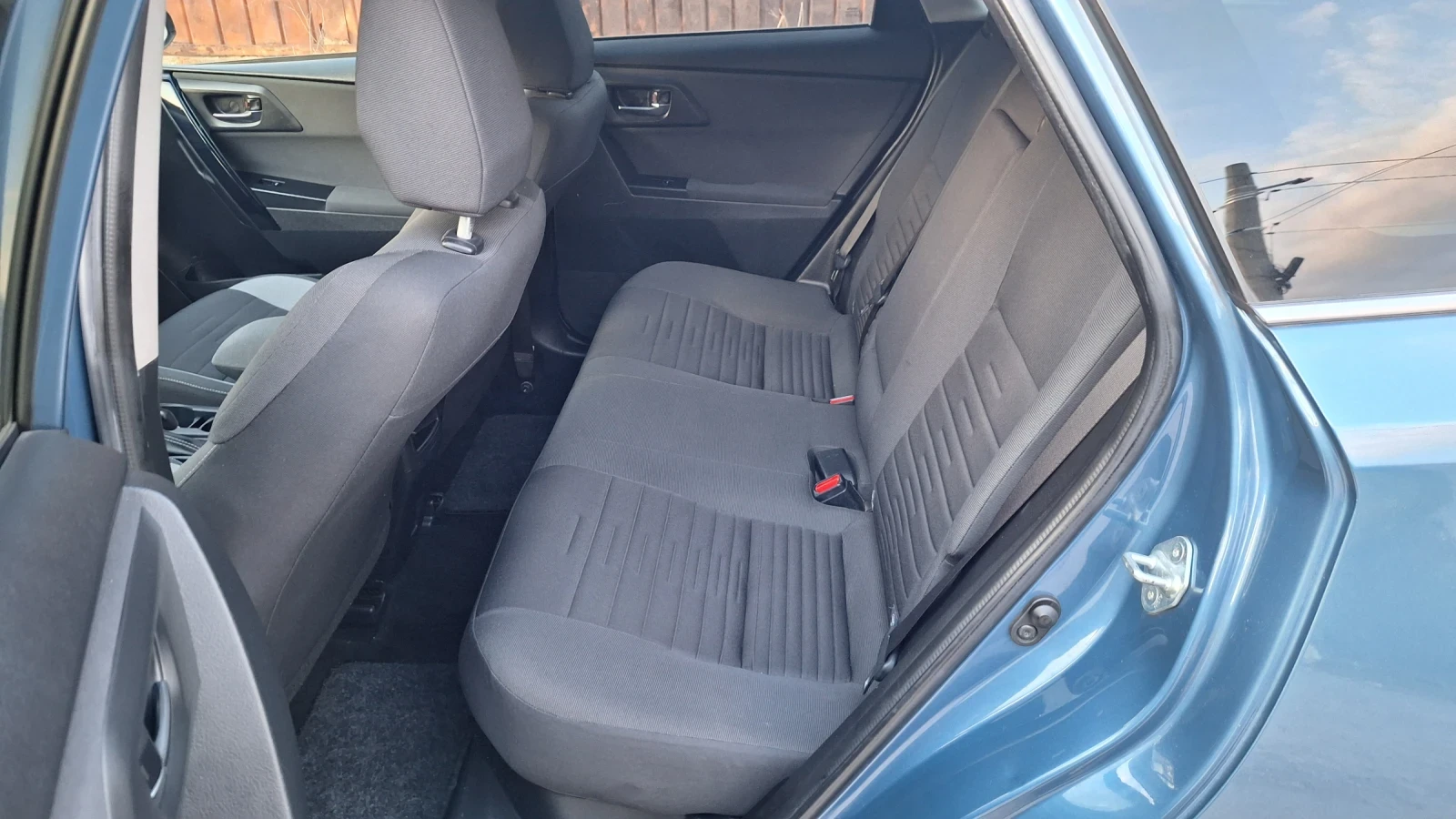 Toyota Auris Hybrid Face, снимка 9 - Автомобили и джипове - 53625771