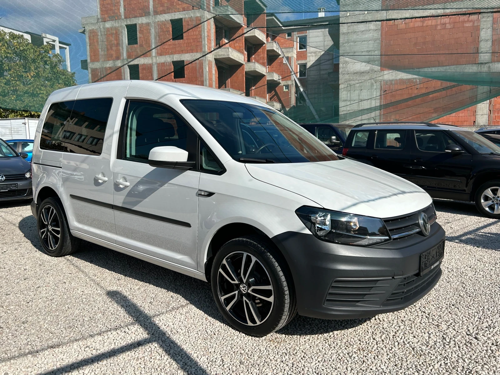 VW Caddy 2.0 TDI DSG  - изображение 3