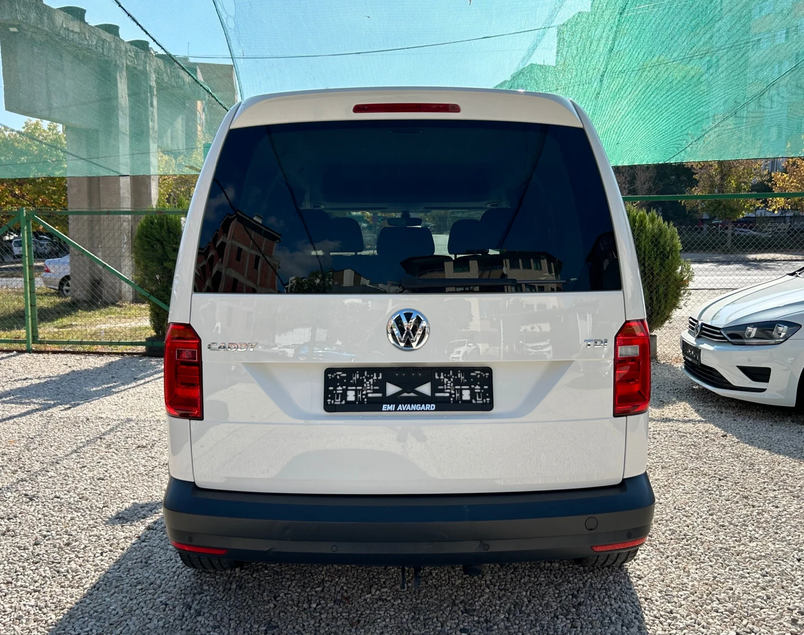 VW Caddy 2.0 TDI DSG  - изображение 4