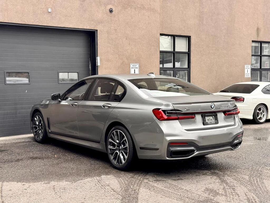 BMW 750 * АВТО КРЕДИТ* ЦЕНА ДО БГ * СЕРВИЗНА ИСТОРИЯ *  - изображение 6