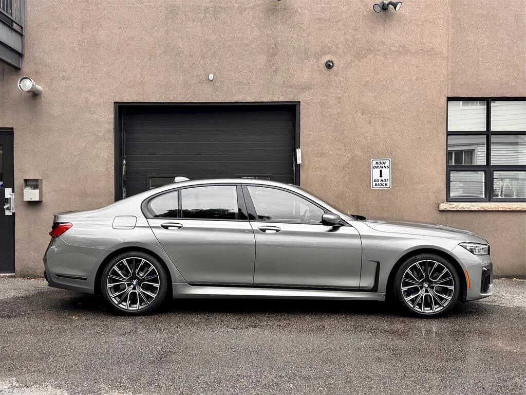 BMW 750 * АВТО КРЕДИТ* ЦЕНА ДО БГ * СЕРВИЗНА ИСТОРИЯ *  - изображение 4