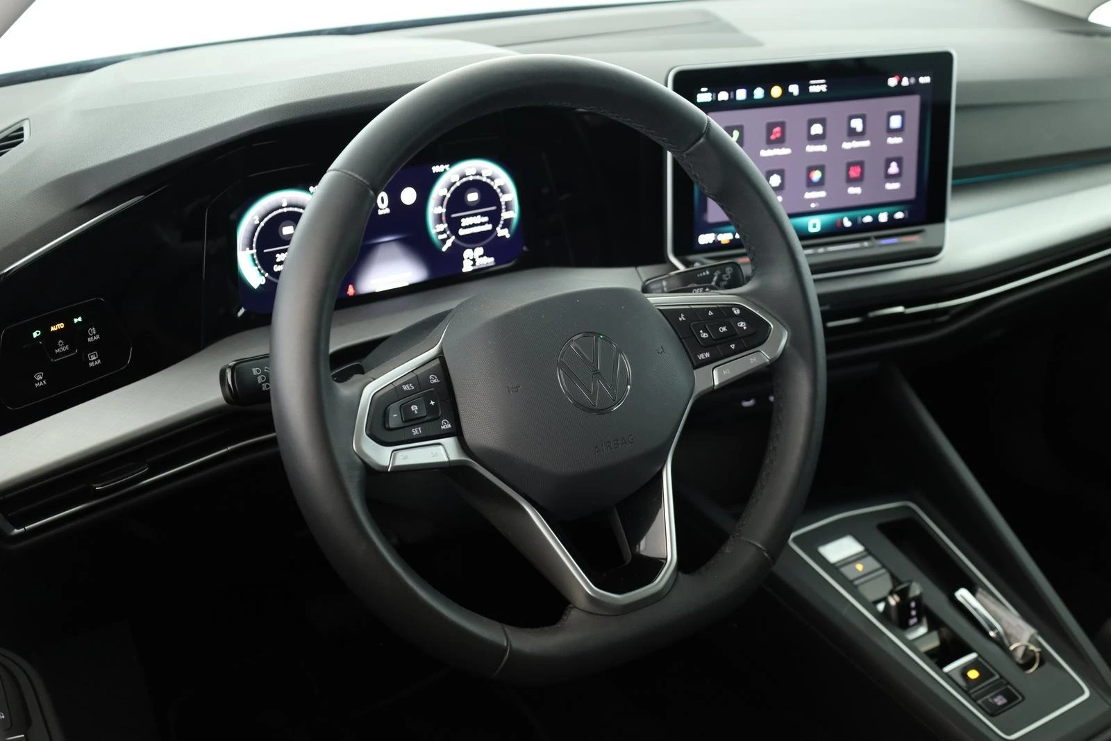 VW Golf 2.0TDI* FACELIFTCAM* LED* DISTR*  - изображение 7