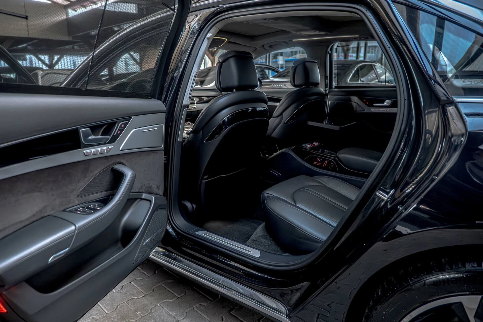 Audi A8 4.2TDI/LONG/Bose/HuD/Камера 360/Дистроник/Обдухван, снимка 8 - Автомобили и джипове - 53725676