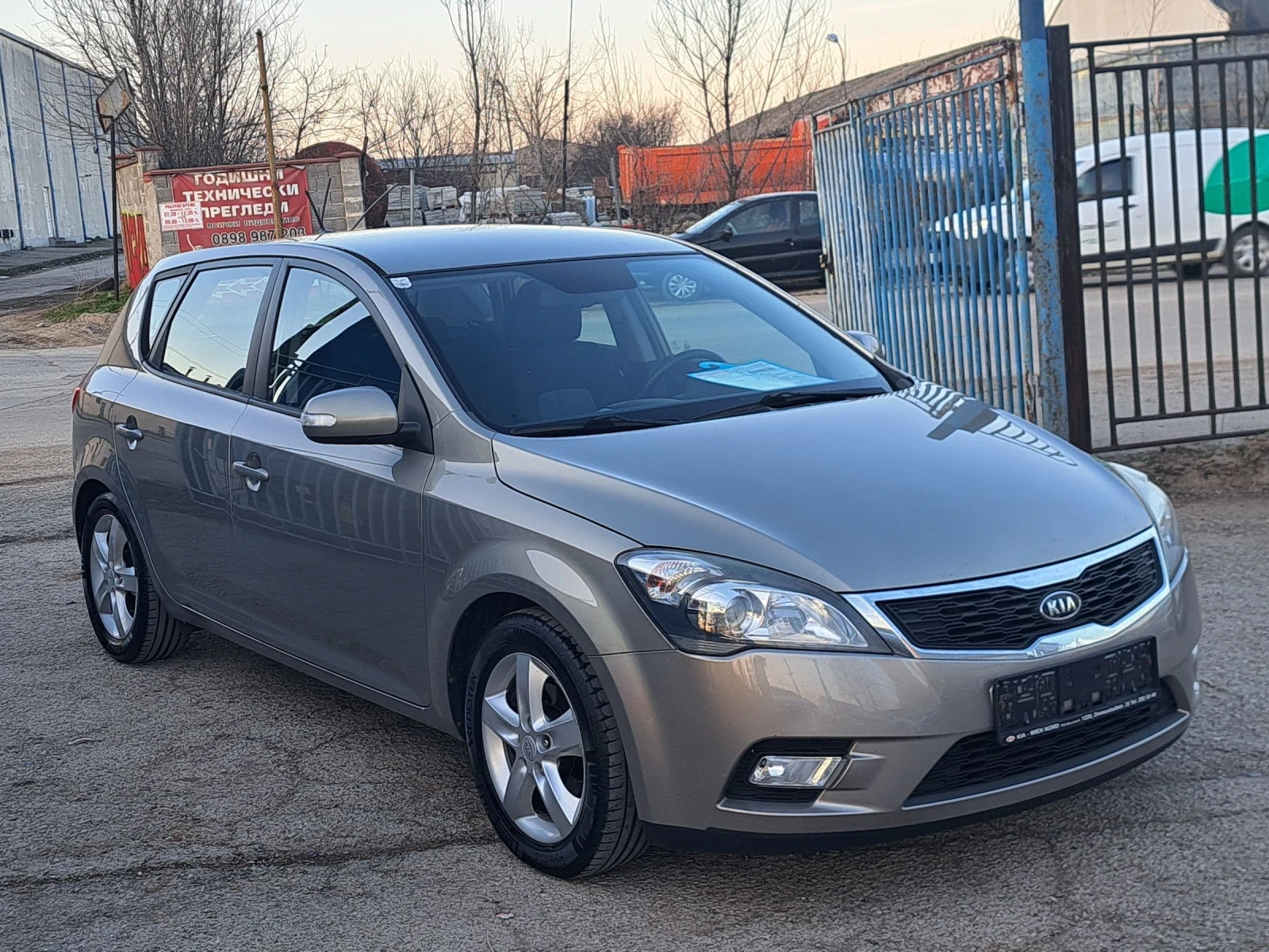 Kia Ceed 1, 6 crdi 90 kc FaceLift  - изображение 3