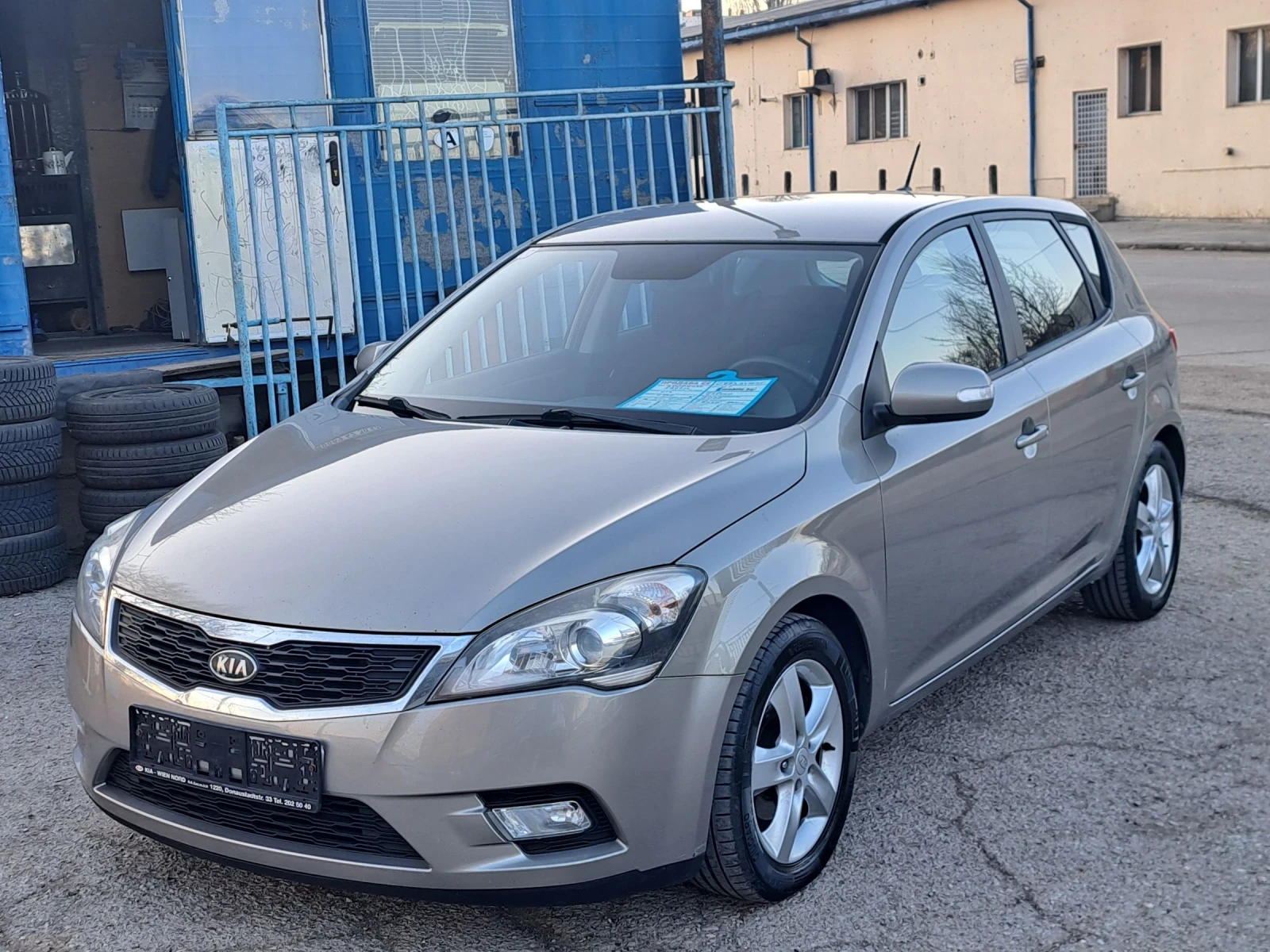 Kia Ceed 1, 6 crdi 90 kc FaceLift  - изображение 10