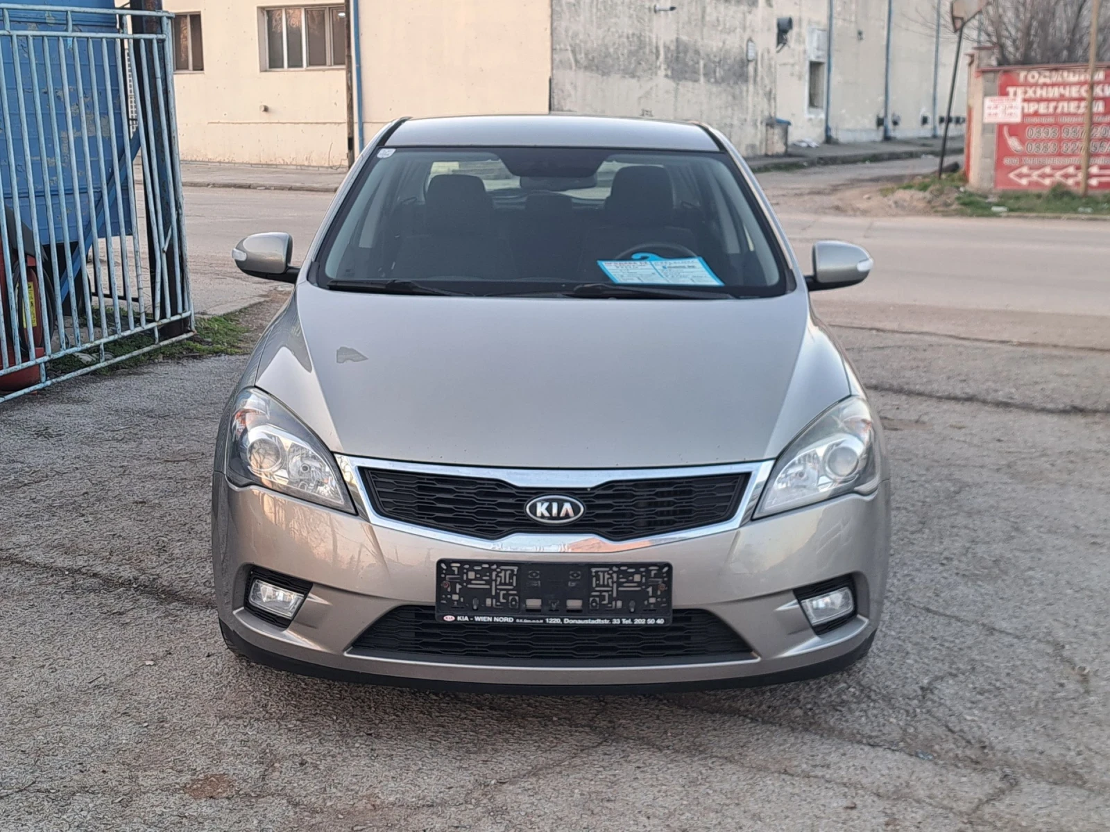 Kia Ceed 1, 6 crdi 90 kc FaceLift  - изображение 5