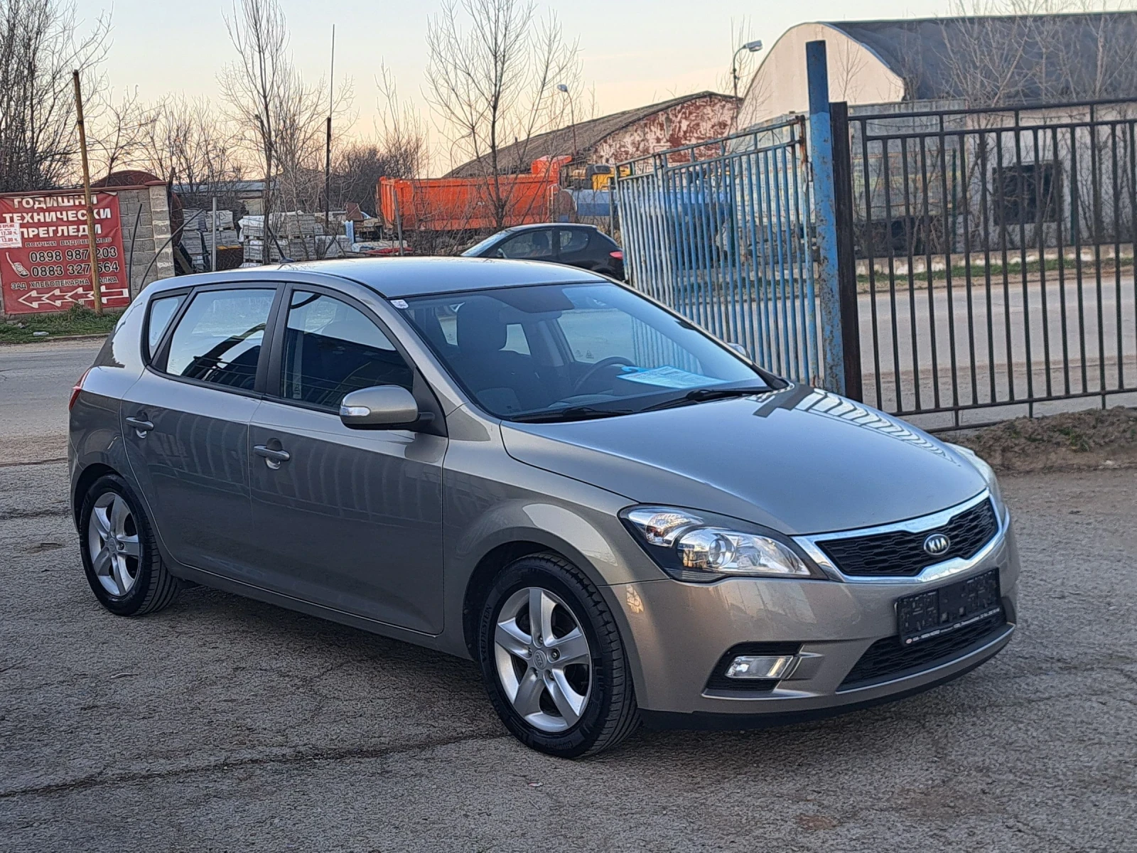 Kia Ceed 1, 6 crdi 90 kc FaceLift  - изображение 6