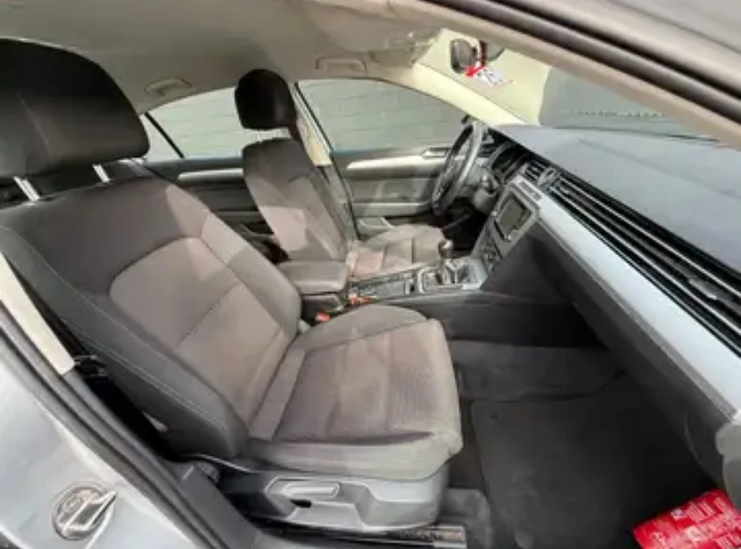 VW Passat 1.6 TDI, NAVI, Оригинални само 118хил. км!!!, снимка 9 - Автомобили и джипове - 54088491
