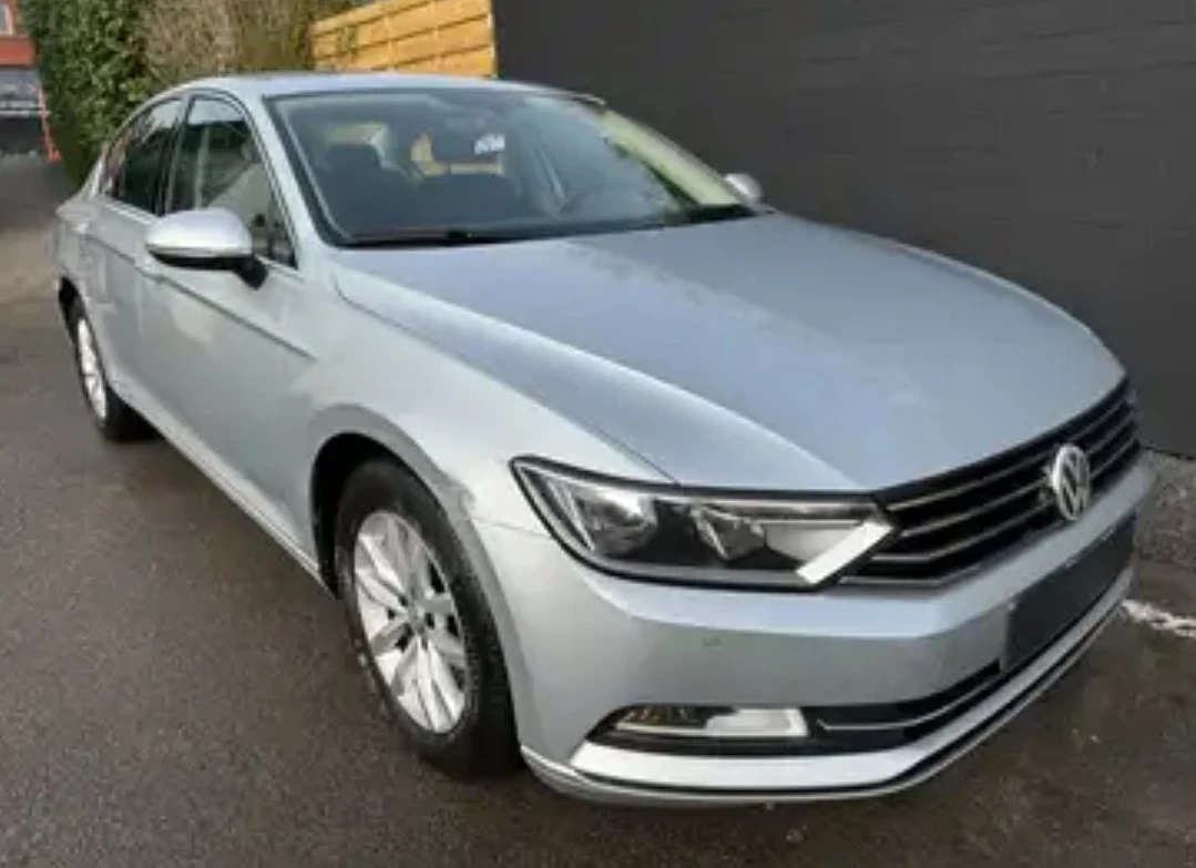 VW Passat 1.6 TDI, NAVI, Оригинални само 118хил. км!!!, снимка 11 - Автомобили и джипове - 54088491