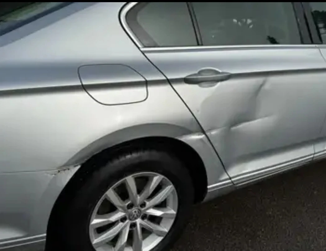 VW Passat 1.6 TDI, NAVI, Оригинални само 118хил. км!!!, снимка 13 - Автомобили и джипове - 54088491