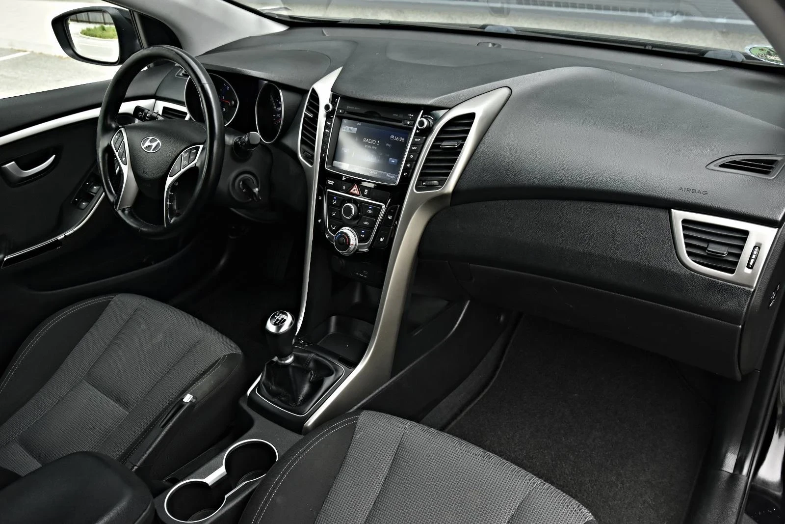 Hyundai I30 Crdi, снимка 8 - Автомобили и джипове - 54598047