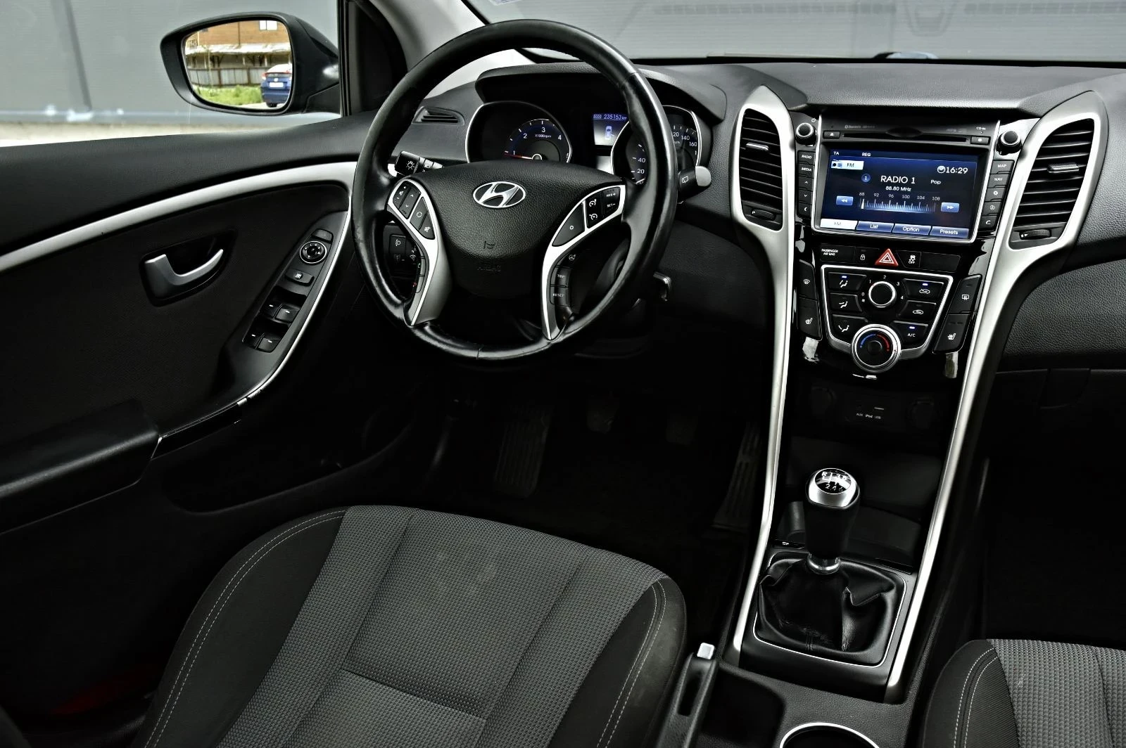 Hyundai I30 Crdi, снимка 9 - Автомобили и джипове - 54598047