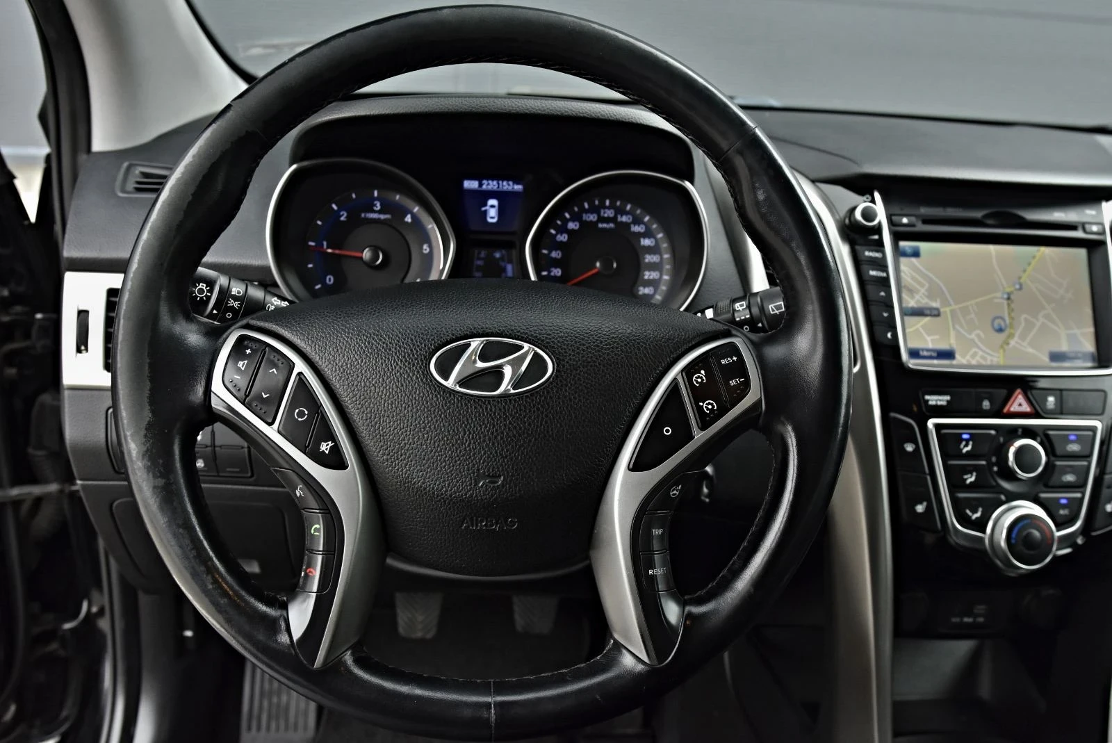Hyundai I30 Crdi, снимка 6 - Автомобили и джипове - 54598047