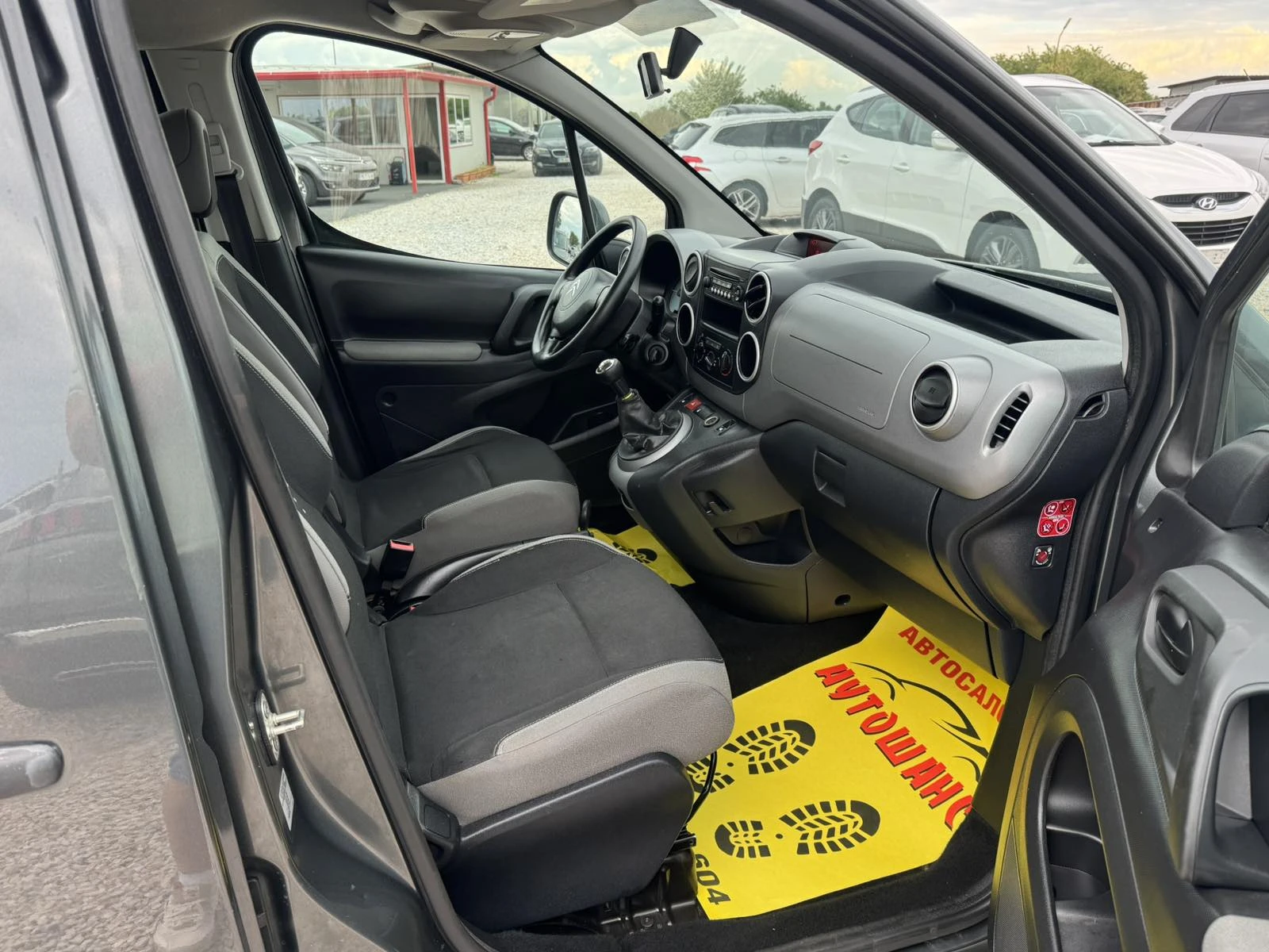 Citroen Berlingo 1.6BlueHDI, снимка 13 - Автомобили и джипове - 54622201