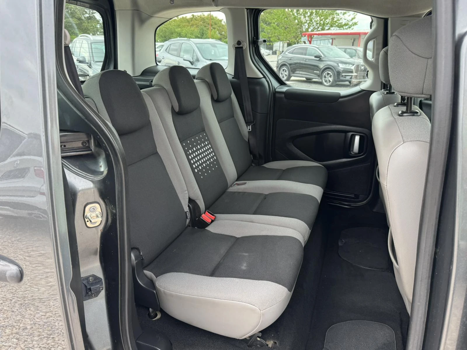 Citroen Berlingo 1.6BlueHDI, снимка 12 - Автомобили и джипове - 54622201