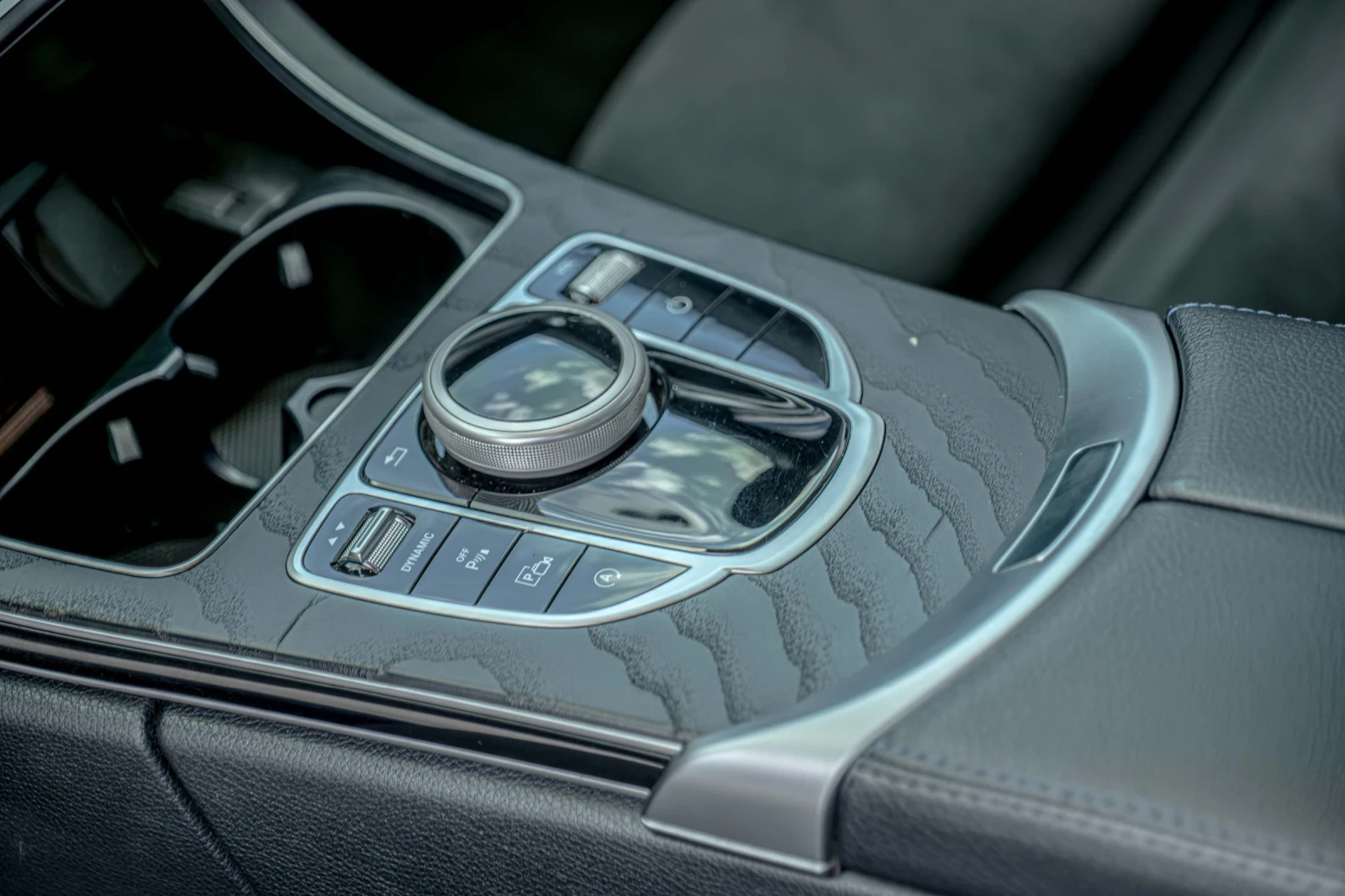 Mercedes-Benz C 220 FACELIFT/AMG LINE/NIGHT EDITION/9-G, снимка 6 - Автомобили и джипове - 54780890