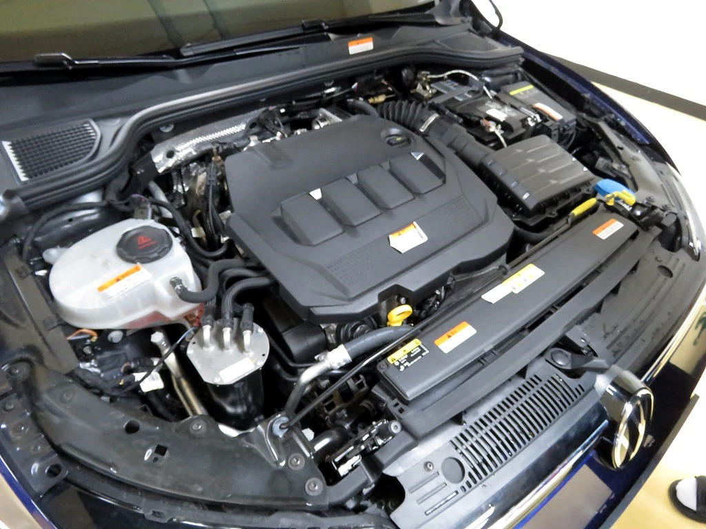 VW Golf * 2.0* TDI* MK8* CAM* , снимка 17 - Автомобили и джипове - 54870649