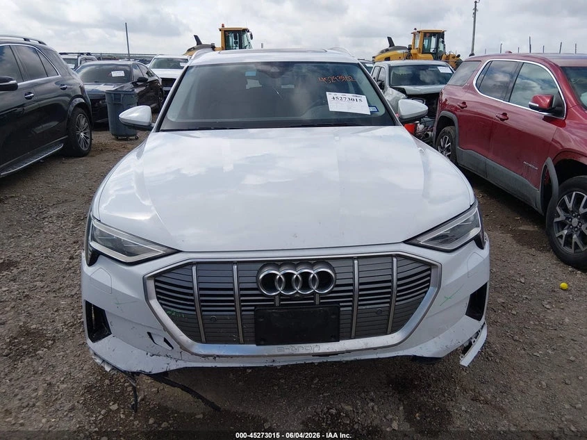 Audi E-Tron Premium Plus, снимка 12 - Автомобили и джипове - 55004027