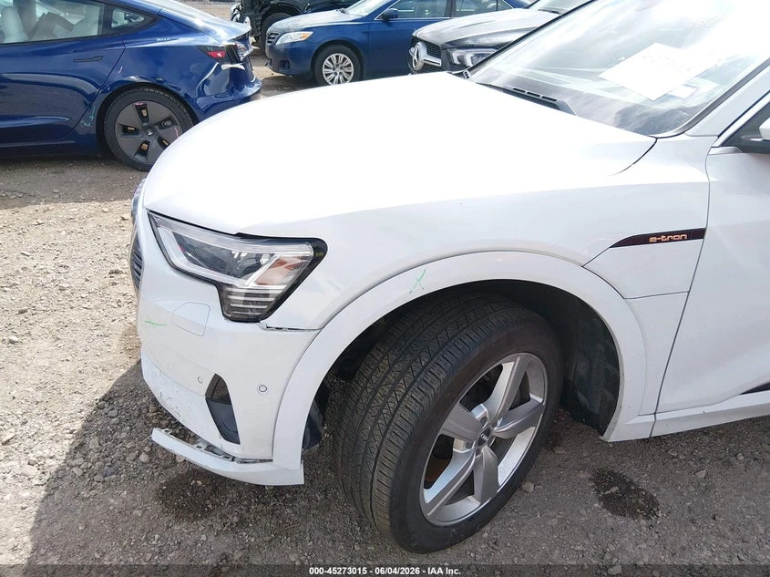 Audi E-Tron Premium Plus, снимка 6 - Автомобили и джипове - 55004027