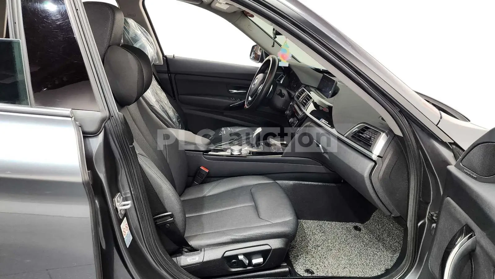 BMW 320 HEAD-UP * ПОДГРЕВИ * ПАНО * KEYLESS * , снимка 11 - Автомобили и джипове - 55034359