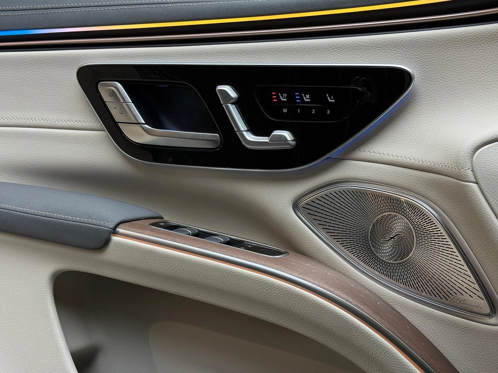 Mercedes-Benz EQS 580 SUV AMG 4M HYPERSCREEN BURMESTER TV , снимка 5 - Автомобили и джипове - 55968363
