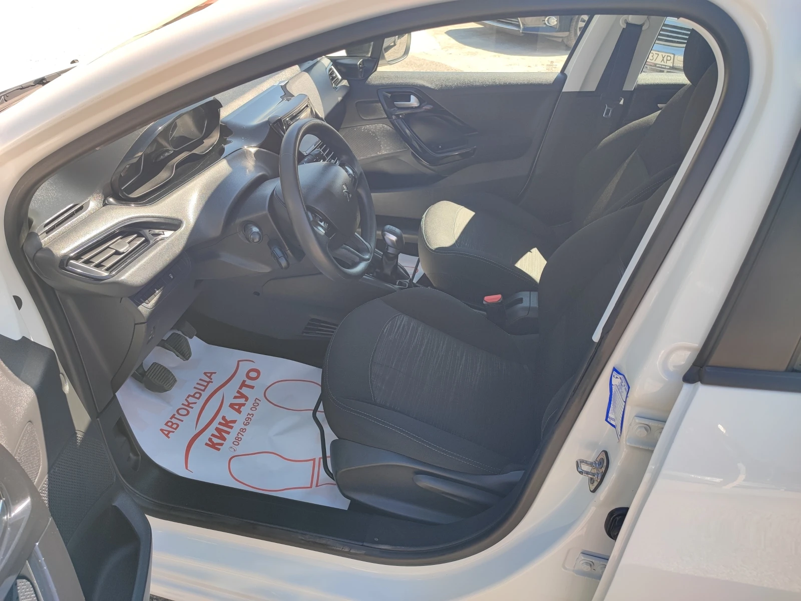 Peugeot 208 1.6HDI-75ks-EURO 6, снимка 8 - Автомобили и джипове - 55987587