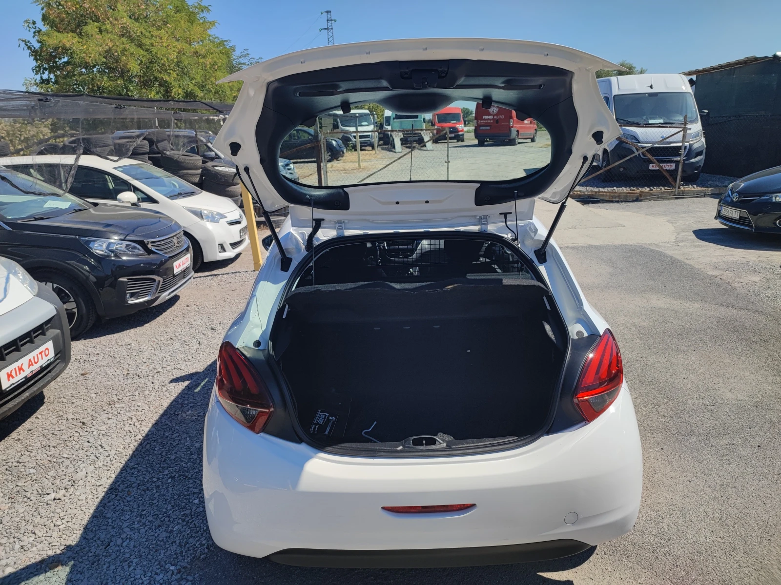 Peugeot 208 1.6HDI-75ks-EURO 6, снимка 16 - Автомобили и джипове - 55987587