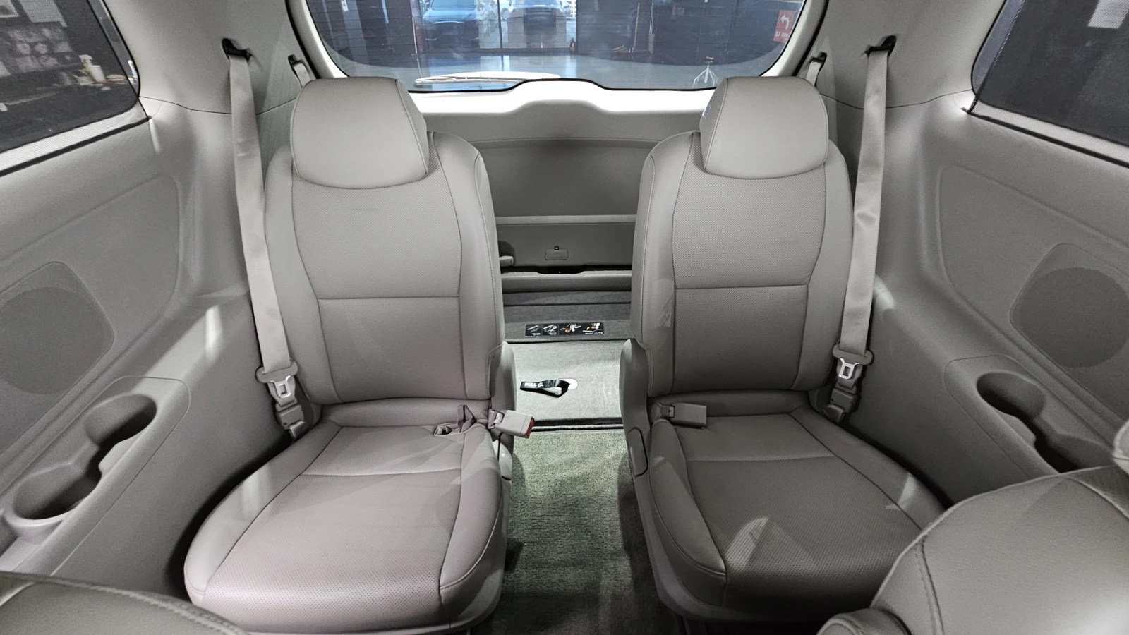 Kia Carnival 360* ПОДГРЕВ ВОЛАН* КРАЙНА ЦЕНА, снимка 13 - Автомобили и джипове - 56024565