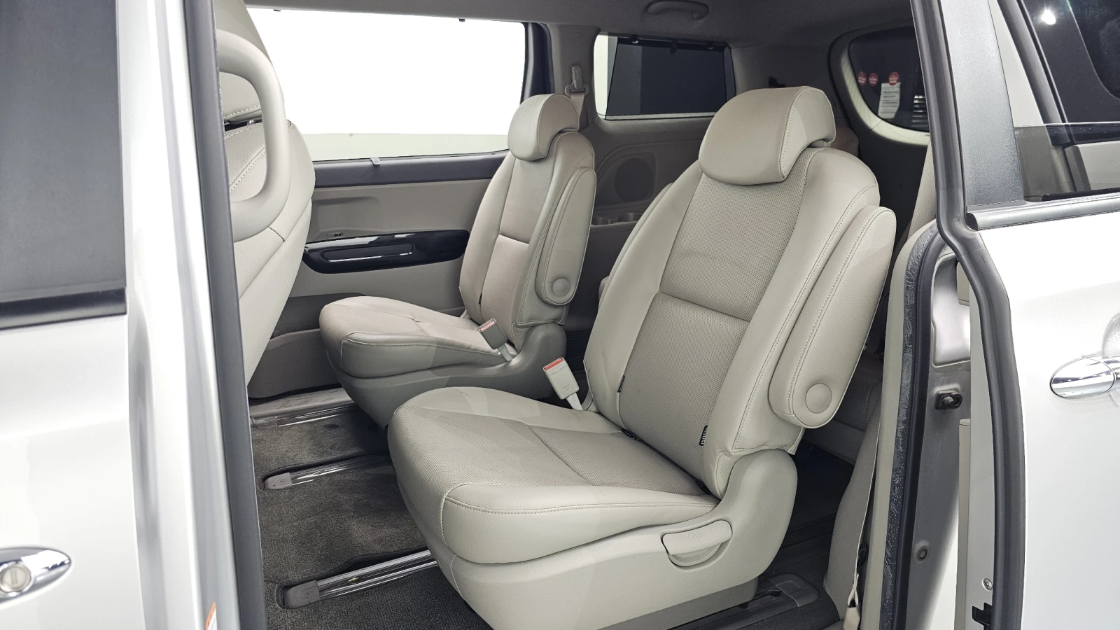 Kia Carnival 360* ПОДГРЕВ ВОЛАН* КРАЙНА ЦЕНА, снимка 12 - Автомобили и джипове - 56024565