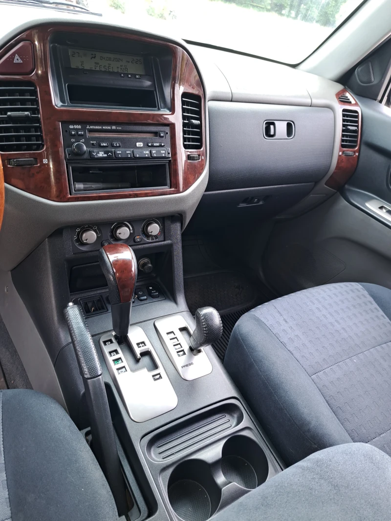 Mitsubishi Pajero 3.2 дизел, снимка 3 - Автомобили и джипове - 46910964