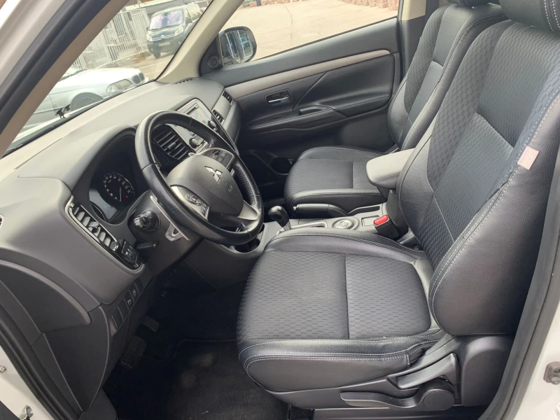 Mitsubishi Outlander 2.0 MIVEC, снимка 12 - Автомобили и джипове - 47775357