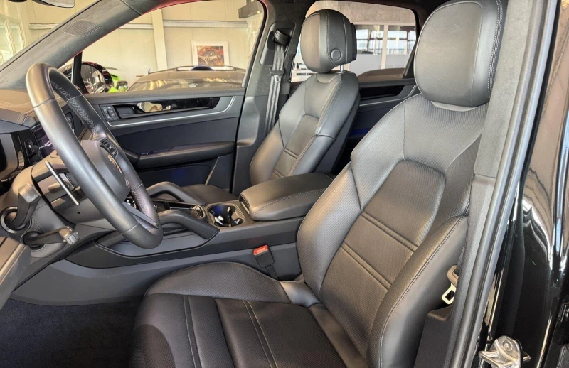 Porsche Cayenne TURBO E-HYBRID/CERAMIC/BURM/PANO/SPORT CHRONO/360/, снимка 10 - Автомобили и джипове - 53174072