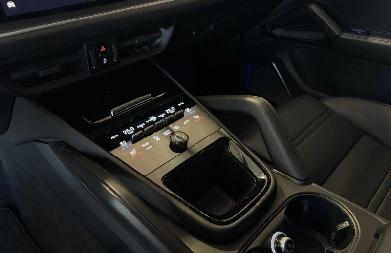 Porsche Cayenne TURBO E-HYBRID/CERAMIC/BURM/PANO/SPORT CHRONO/360/, снимка 14 - Автомобили и джипове - 53174072