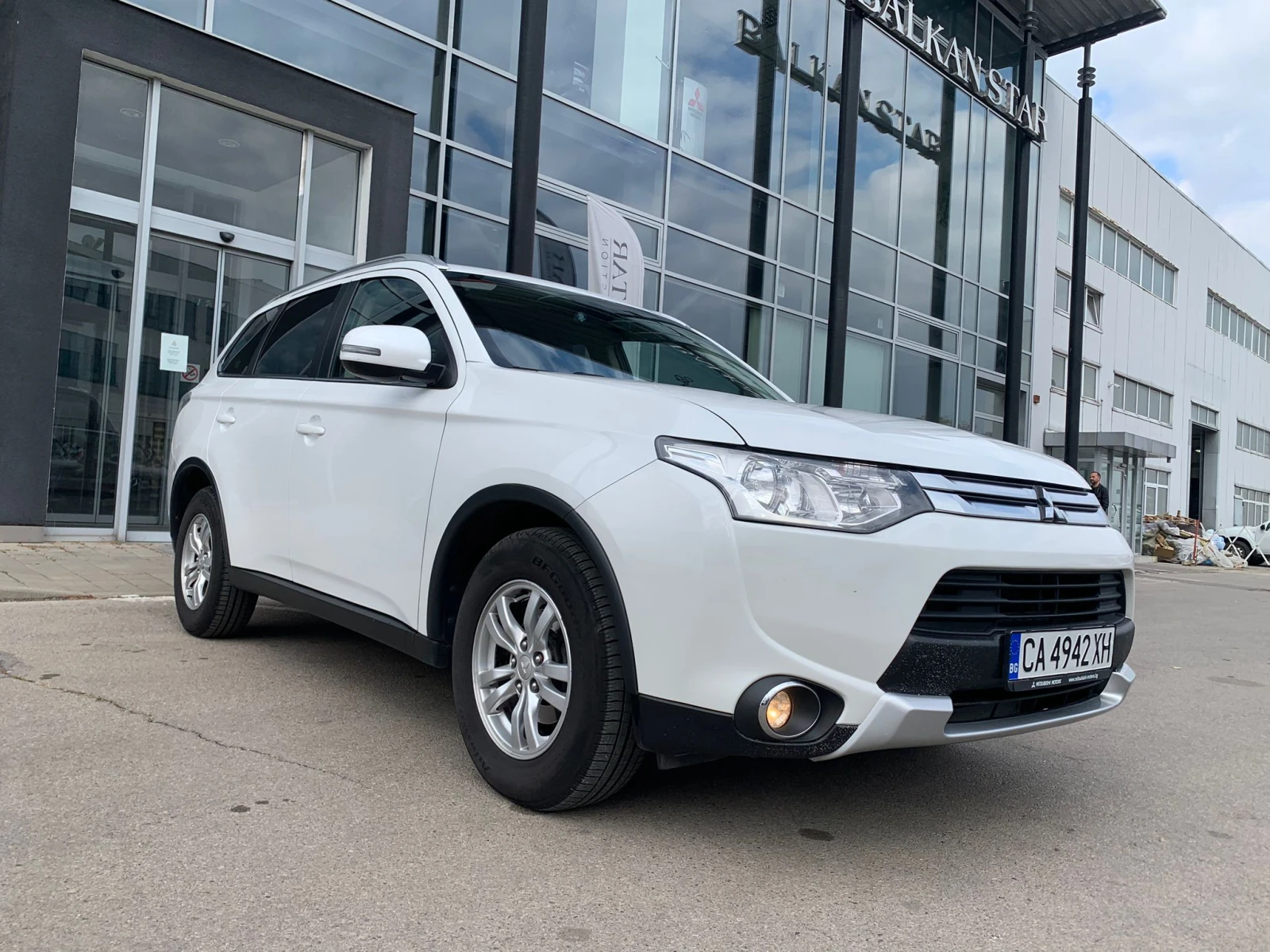 Mitsubishi Outlander 2.0 MIVEC 4WD - изображение 2