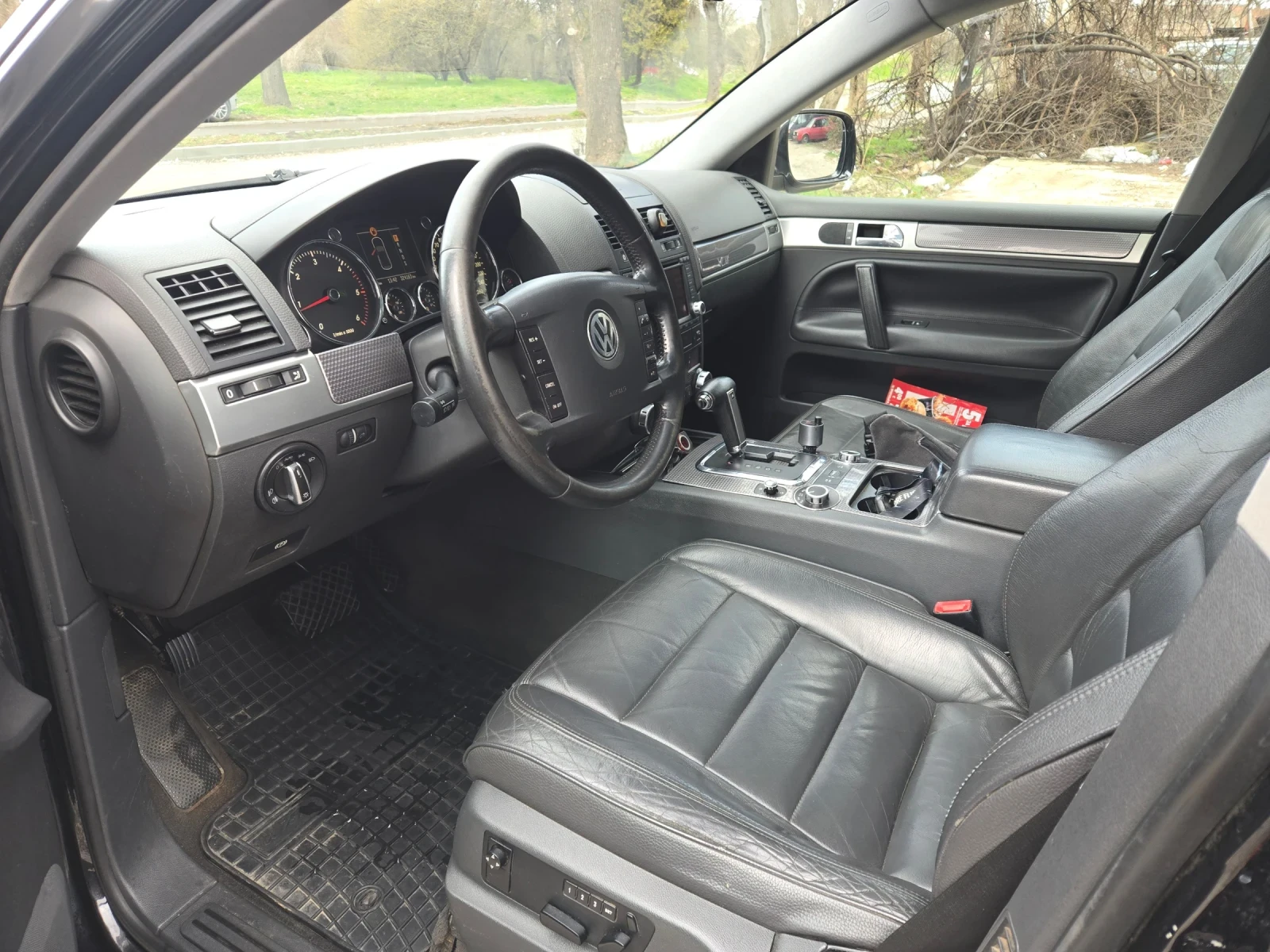 VW Touareg 3.0 TDI R LINE, снимка 11 - Автомобили и джипове - 54004310