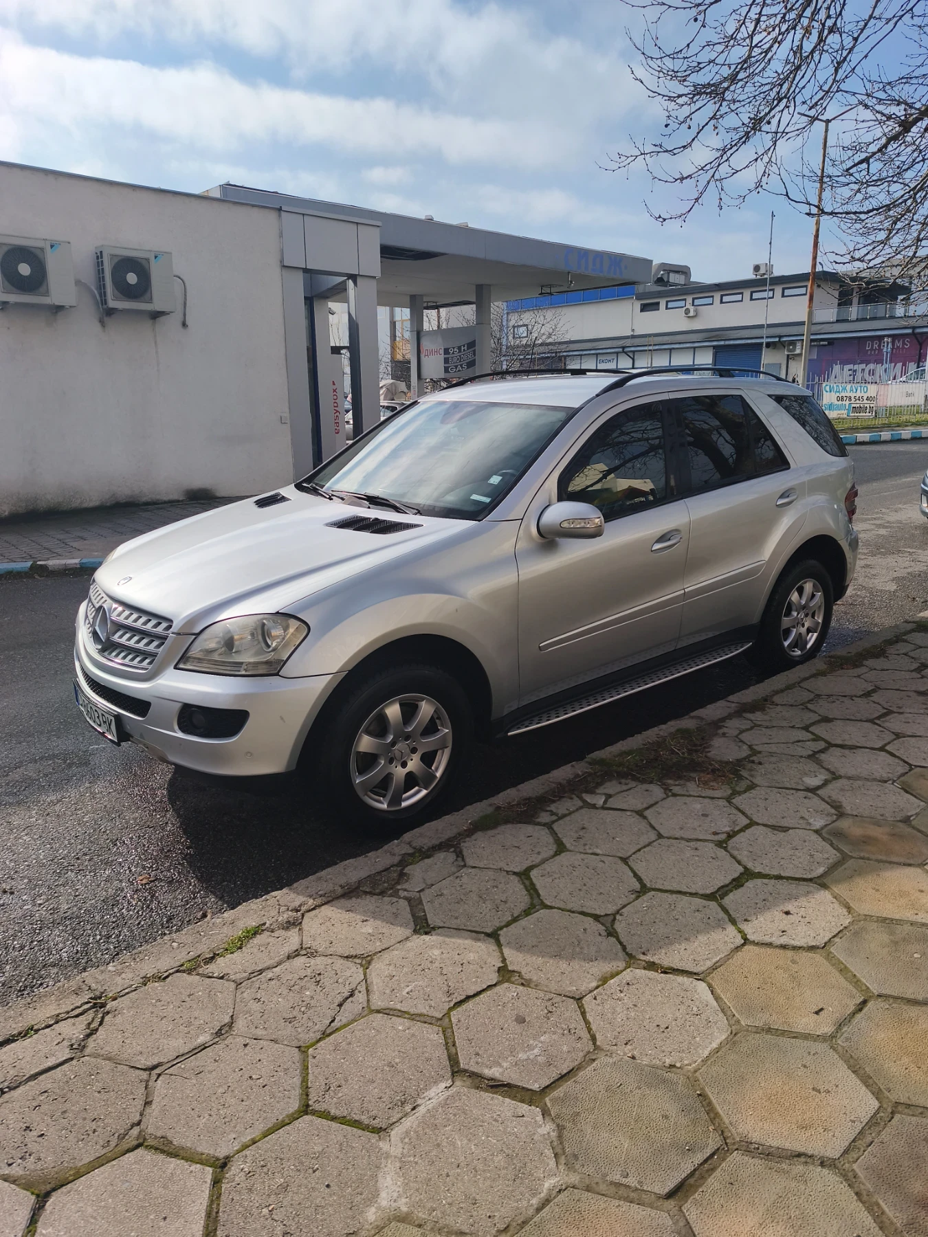 Mercedes-Benz ML 320, снимка 2 - Автомобили и джипове - 54237741