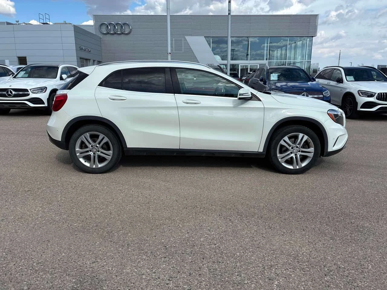 Mercedes-Benz GLA 250 4MATIC/CARFAX/ПОДГРЕВИ, снимка 4 - Автомобили и джипове - 55006920